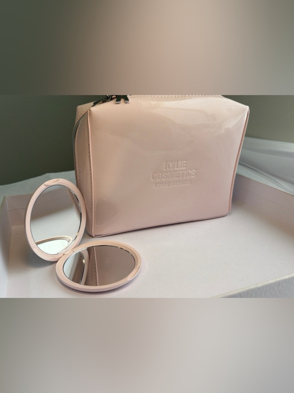 New Kylie Cosmetics Pale pink Blush Glossy Makeup Bag with Compact Mirror